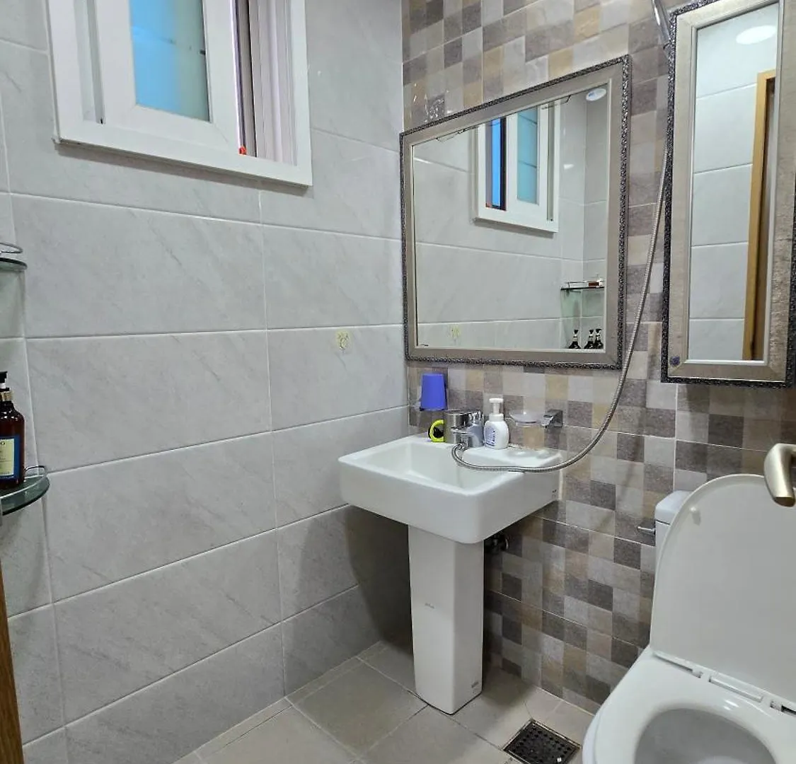 Wisma tamu Rare House 4 Hotel Incheon