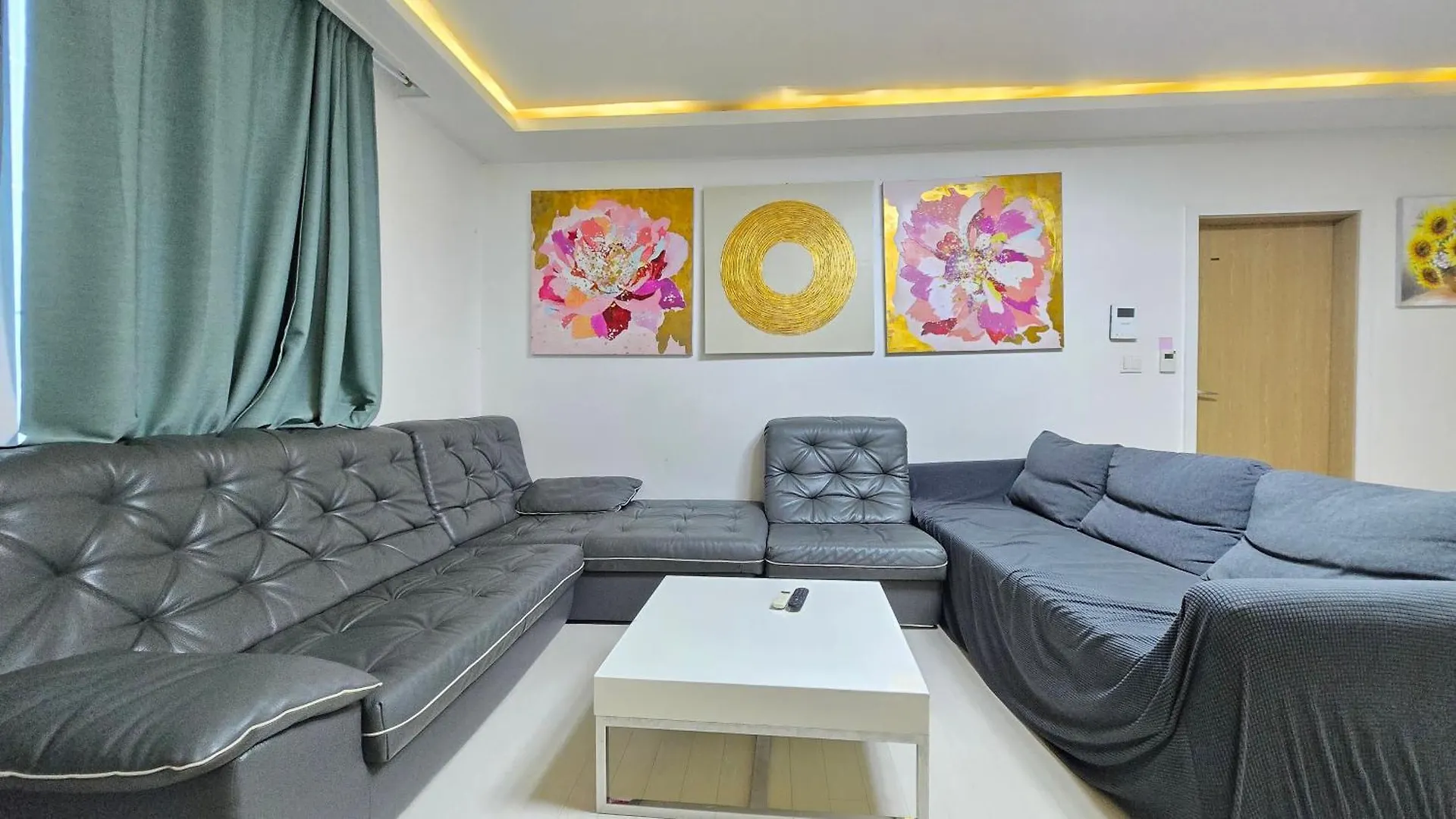 Rare House 4 Hotel Incheon 3*,